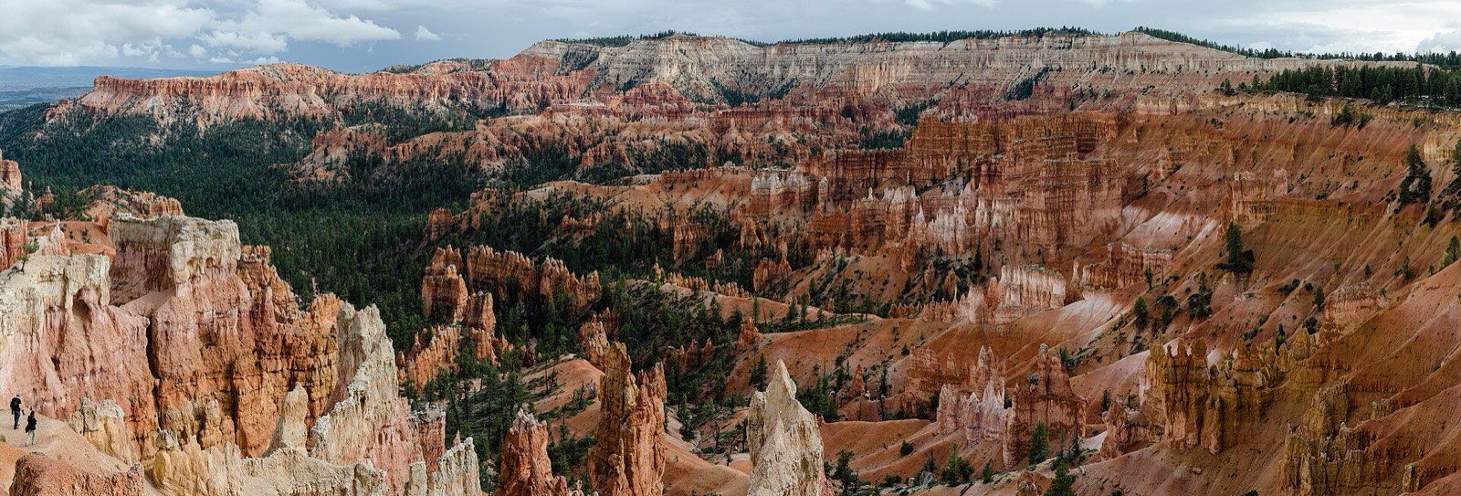 Bryce Canyon amphitheater full of hoodoos